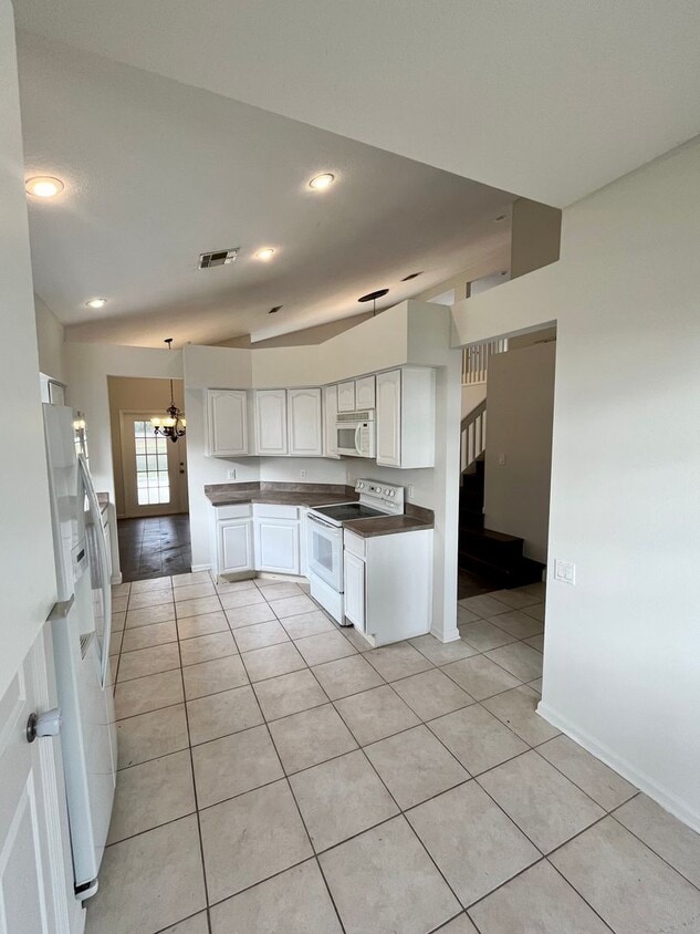 Building Photo - UPGRADED 3 bed 3 bath pool home with a loft is move in ready!