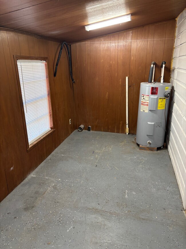 Foto del edificio - 7949 Louise Ln