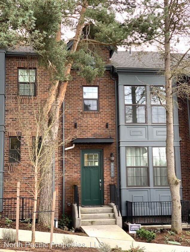 Primary Photo - 3 br, 3.5 bath House - 901 W McGraw St #5