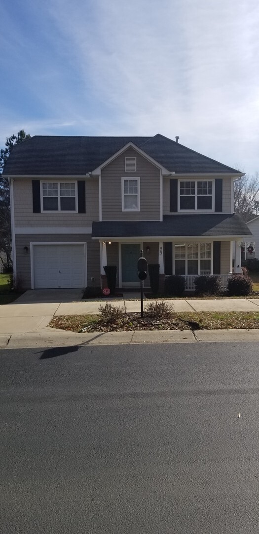 Building Photo - Beautiful Home Near Downtown Matthews