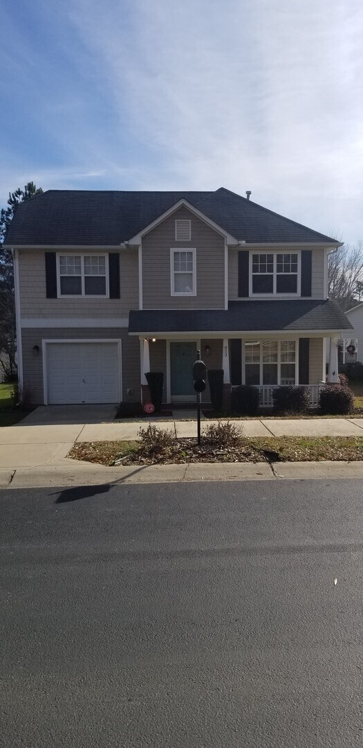 Foto del edificio - Beautiful Home Near Downtown Matthews