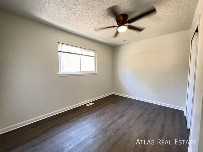 Building Photo - 4419 Dewey Dr