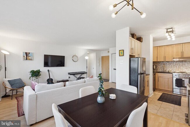 Building Photo - 2101 Chestnut St