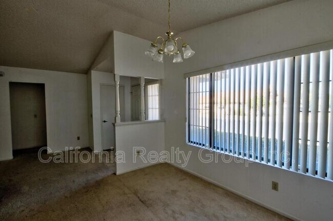 Foto del edificio - 2651 La Brea Ave