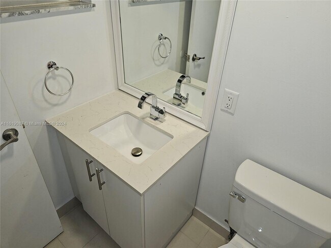 Foto del edificio - 6850 Royal Palm Blvd