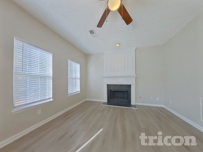 Building Photo - 6754 Clearstream Way