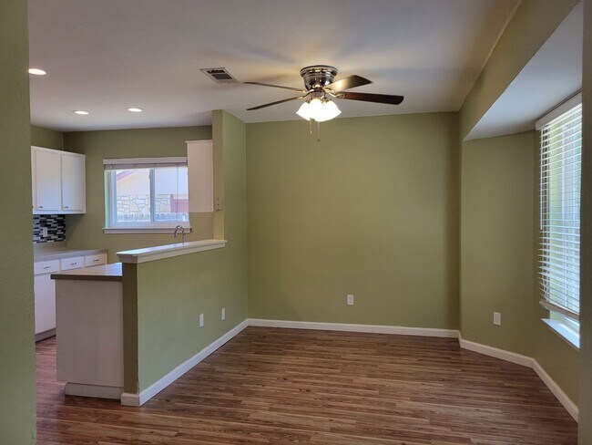 Foto del edificio - 3BD/2BA Home close to shopping and Ft. Hood in Harker Heights!