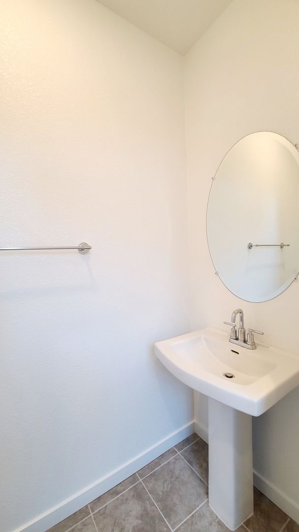 Foto del edificio - Beautiful Brand New Construction / Single ...
