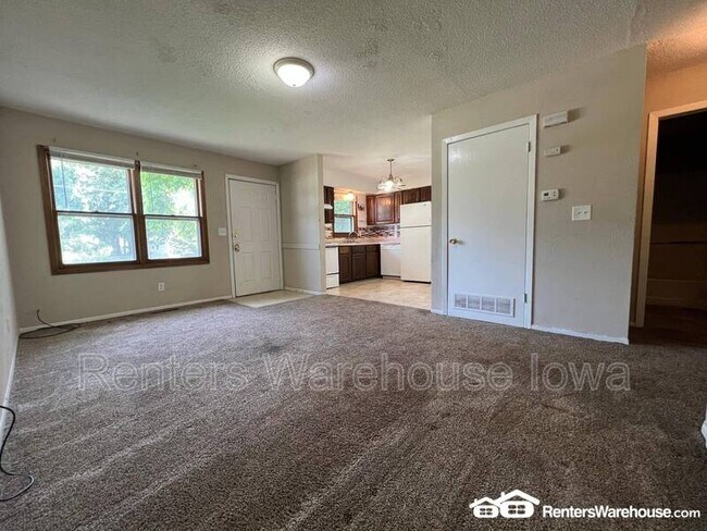 Foto del edificio - 910 E Railroad Ave