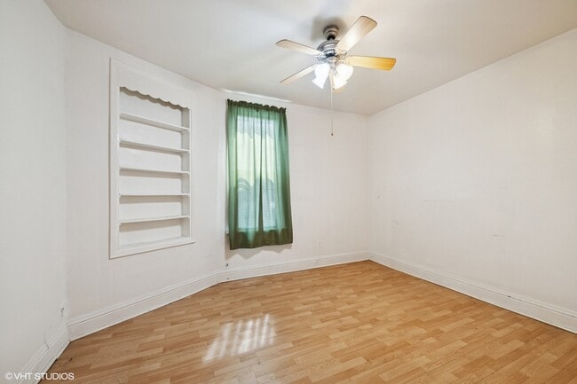 Foto del edificio - 2144 W Montrose Ave