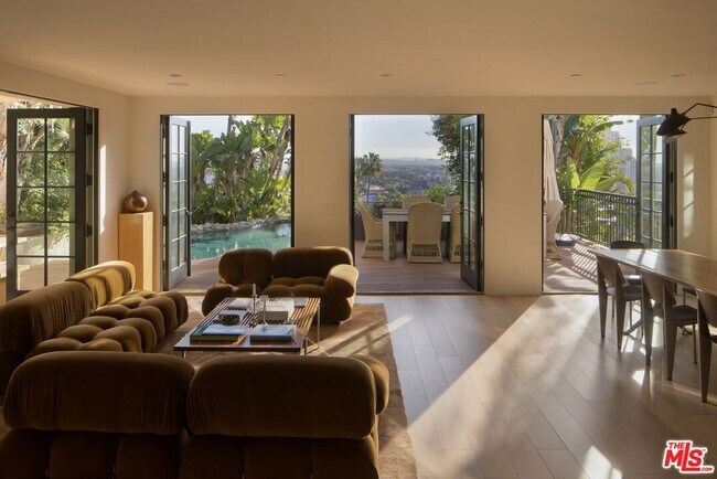 Foto del edificio - 1427 Kings Rd