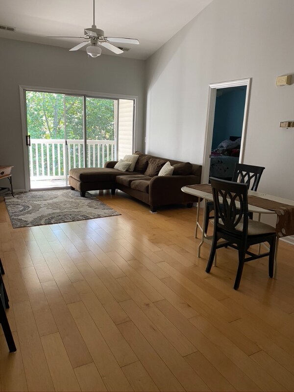 Foto principal - 1901 Trailwood Heights Ln