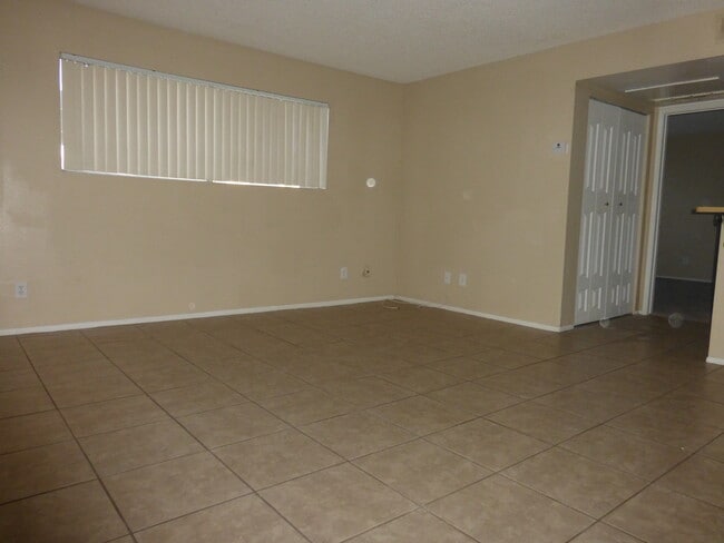 Building Photo - 700 W University Dr