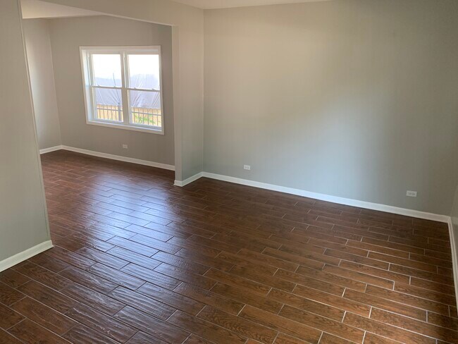 Sala de estar - 3346 N Narragansett Ave