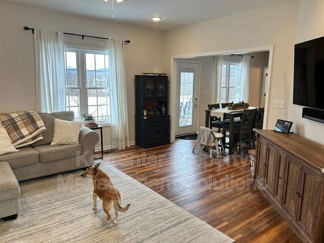 Foto del edificio - 301 Purdue St