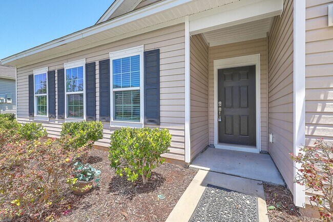 Foto del edificio - Great single story ranch home and close to...