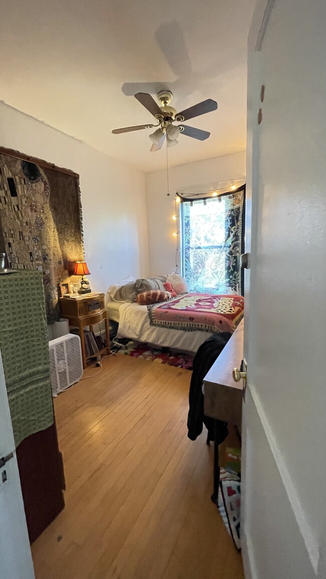 front bedroom - 3704 N Magnolia Ave