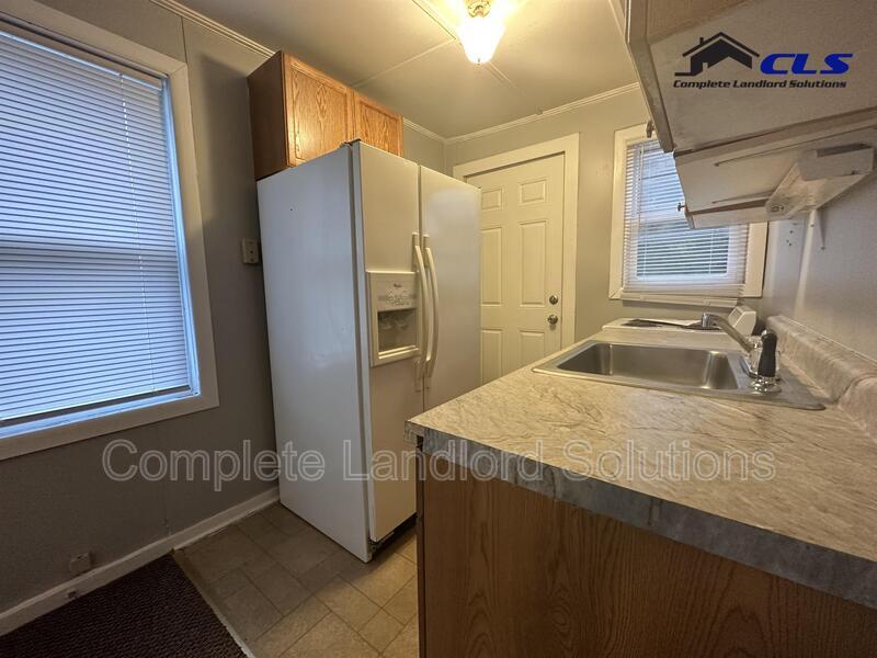 Building Photo - 916 Kussner St