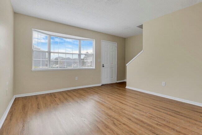 Building Photo - 2562 Sandbury Blvd