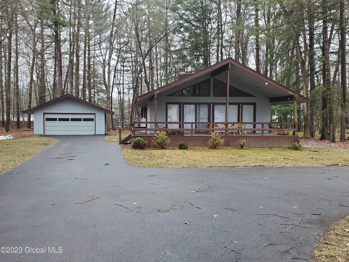 Primary Photo - 367 Northern Pines Rd