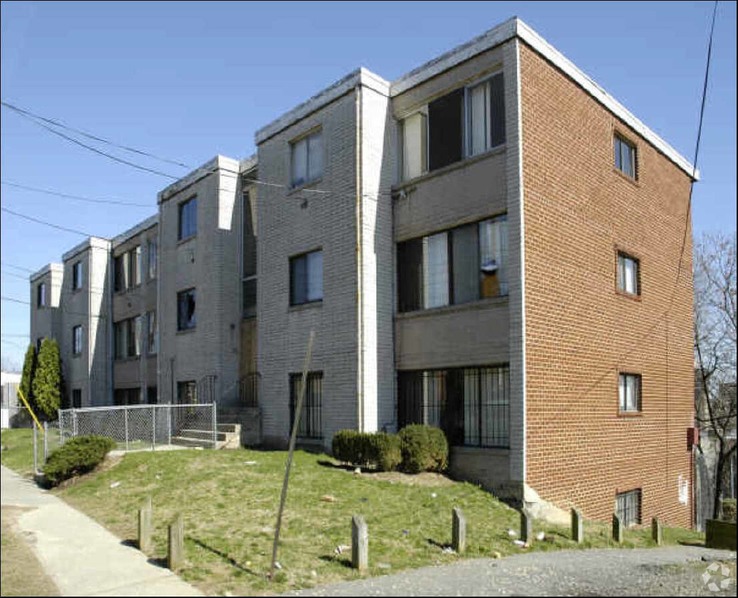 Building Photo - 851 Yuma St SE