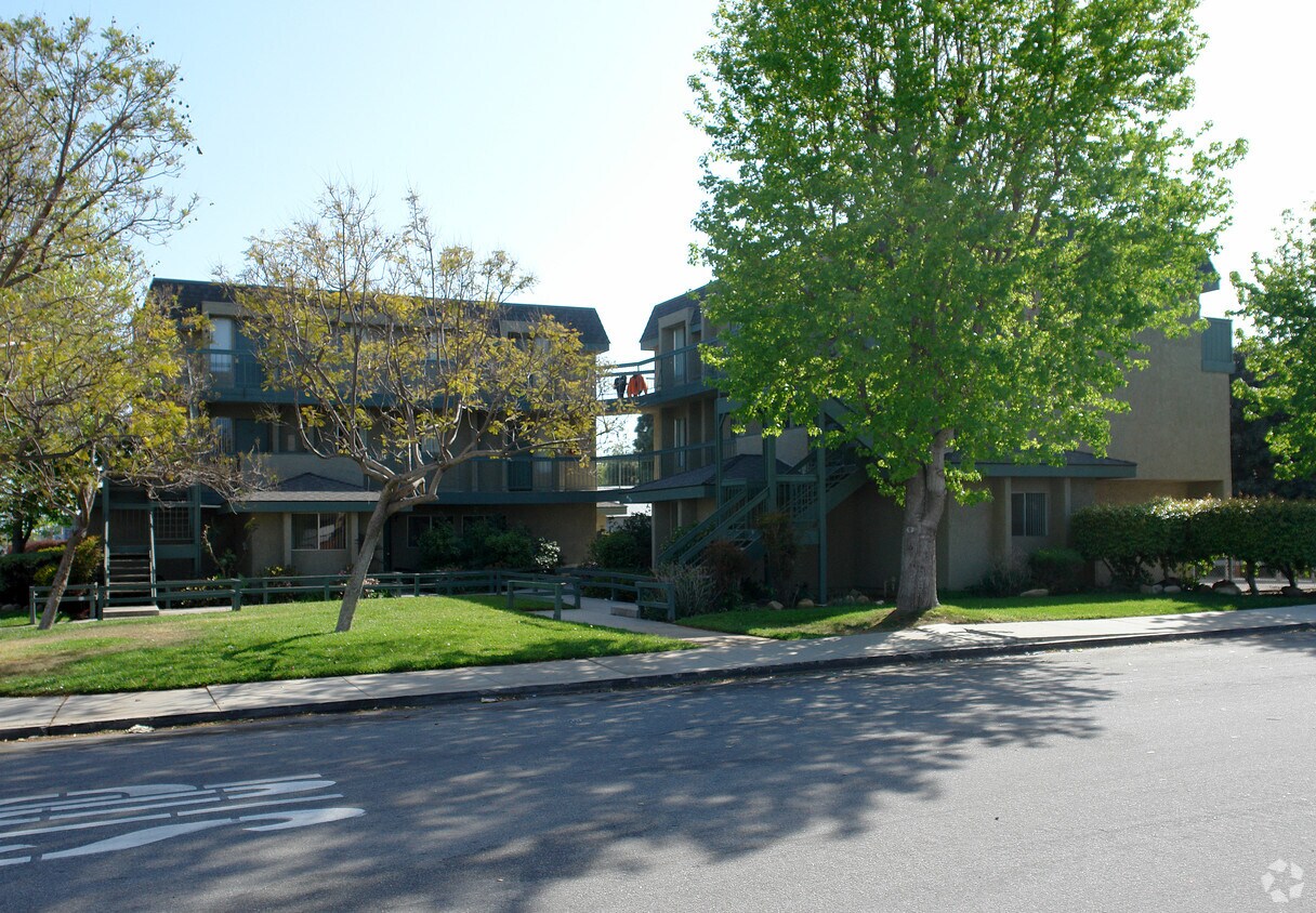 Primary Photo - 1075 N Olive St
