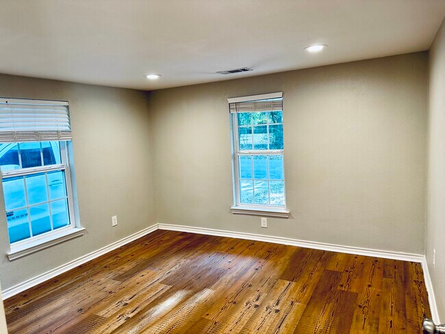 Foto del edificio - 304 N Monroe St