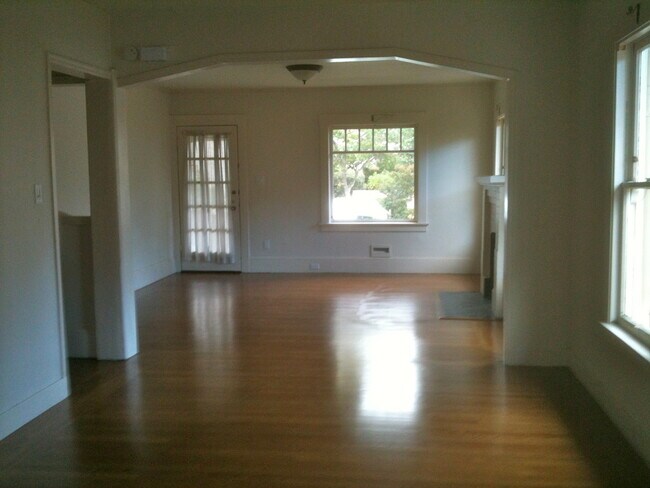 Building Photo - 808 Howard Ave