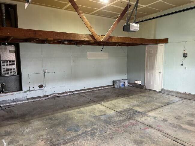 Building Photo - Beautiful Single Story 3 Bedroom 2 Baths  ...