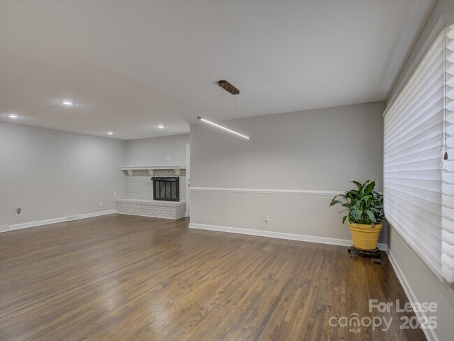 Foto del edificio - 6219 Colchester Pl