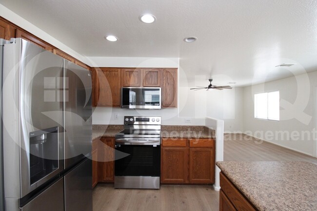 Foto del edificio - 37852 N Sandy Dr