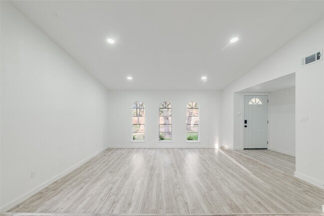 Building Photo - 2210 Stillmeadow Dr