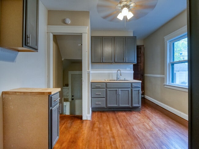 Building Photo - 10112 Columbia Ave