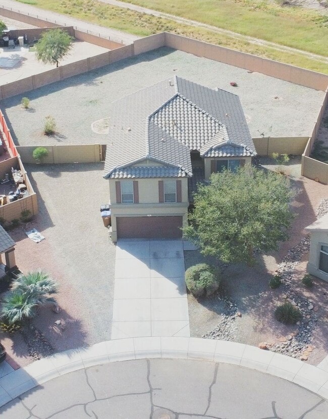 Building Photo - 4BR / 2.5BA Home with Expansive Lot – 2-Car Garage, Community Pools & Golf