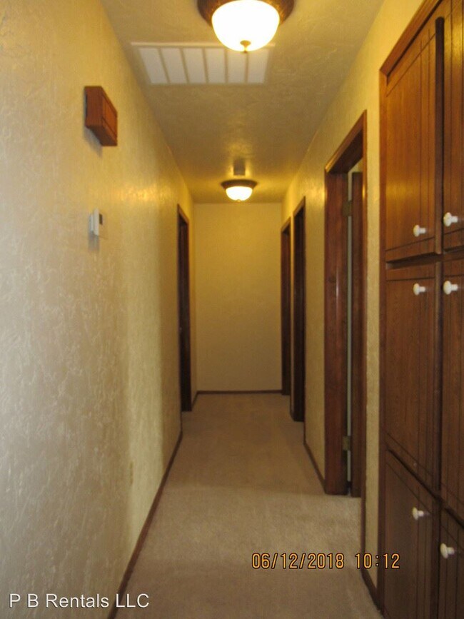 Building Photo - 3 br, 1 bath House - 2522 NE Turtle Creek