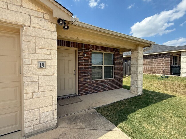 Building Photo - 4610 Cambridge Dr