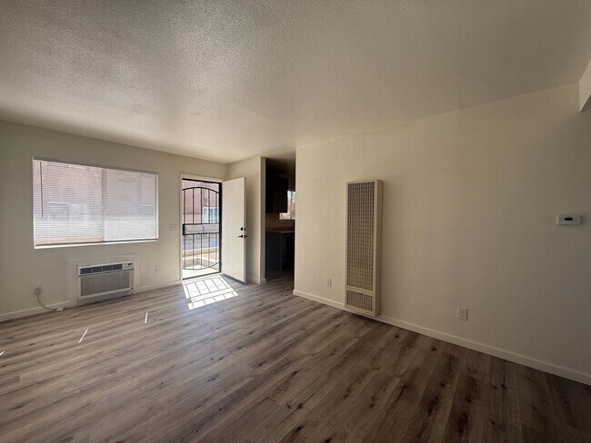 Foto del edificio - Palmdale 1 bedroom