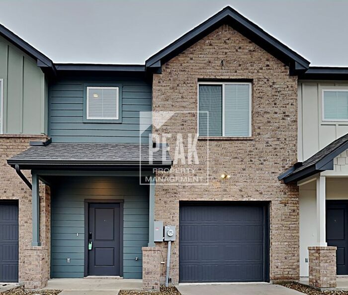 Primary Photo - Beautiful Townhome: 3 Bed/2.5 Bath located...
