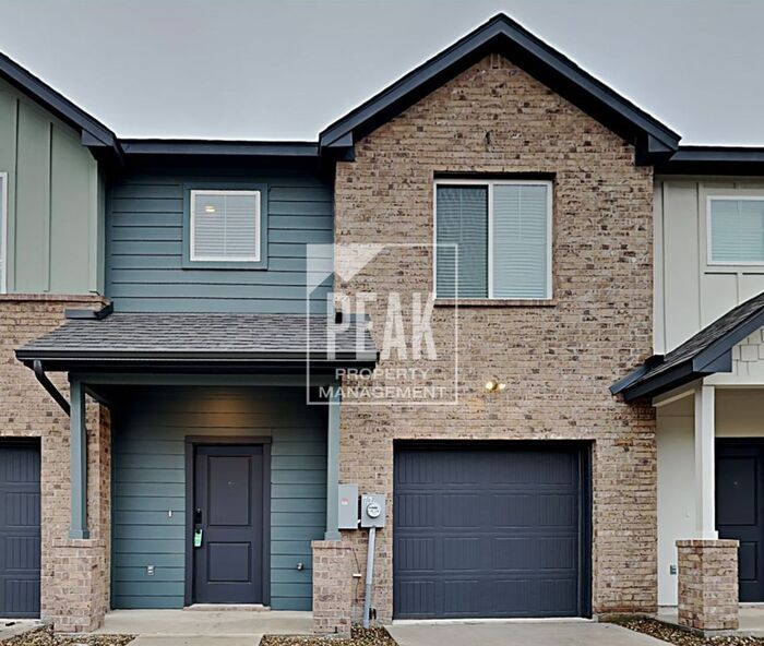 Foto principal - NOW PRE-LEASING FOR MAY MOVE-IN! 3 Bedroom...