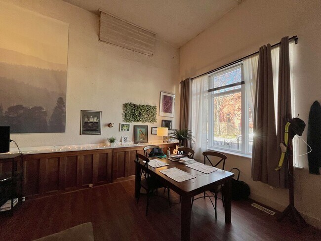 Foto del edificio - 1200 S 18th St
