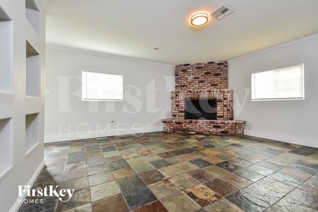 Building Photo - 321 Redstone St