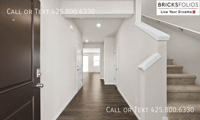 Building Photo - The Hawthorne Awaits You in Stetson Heights!
