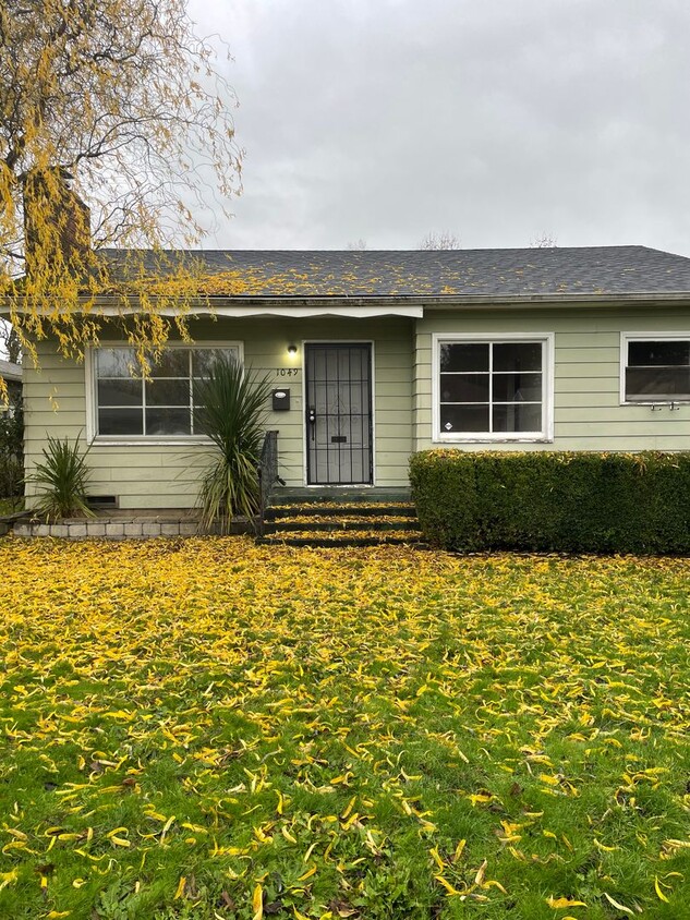 Primary Photo - 2 Bedroom 1 Bathroom Home in Salem, OR