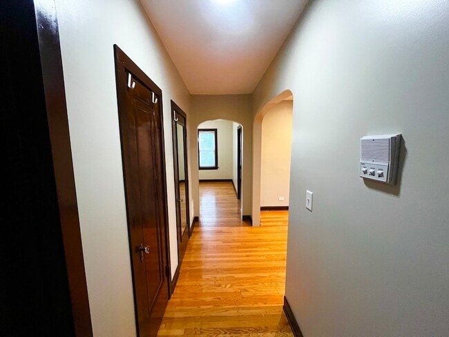 Building Photo - 3123 W 55th St
