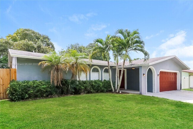 Building Photo - 628 SW 18th Ave