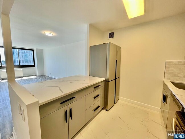 Foto del edificio - 770 Anderson Ave