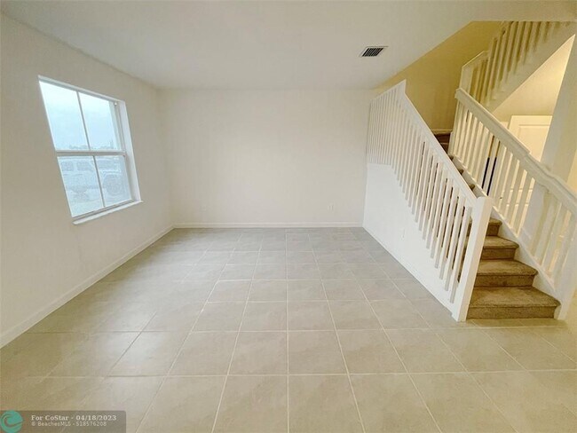 Foto del edificio - 2338 NW 125 St