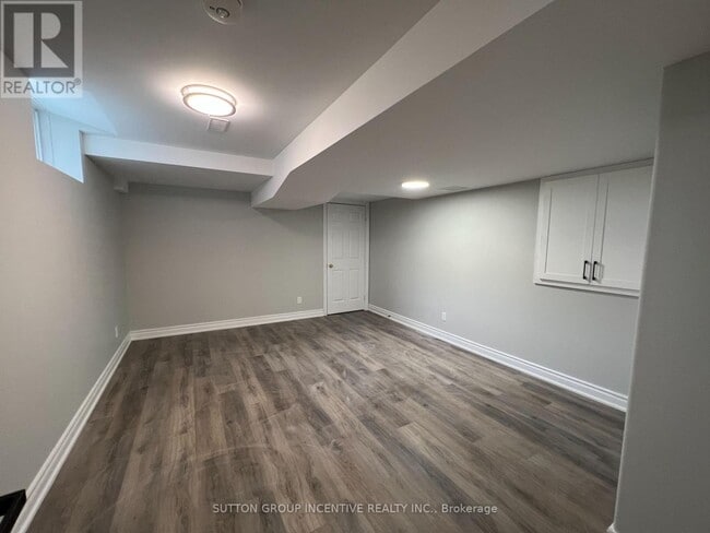 Building Photo - 114 Raymond Crescent