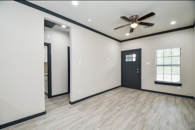 Foto del edificio - 7802 Dandy St