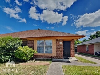 Building Photo - 2216 Summer Day Dr